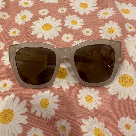 Aldo lavender and gold sunglasses. - Picture 6 of 11